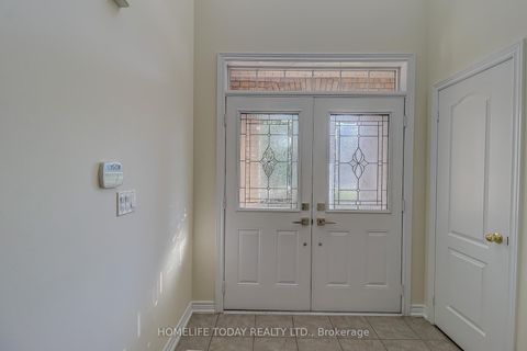 Photo 4 at 200 Ivy Glen Drive, Patterson, Vaughan