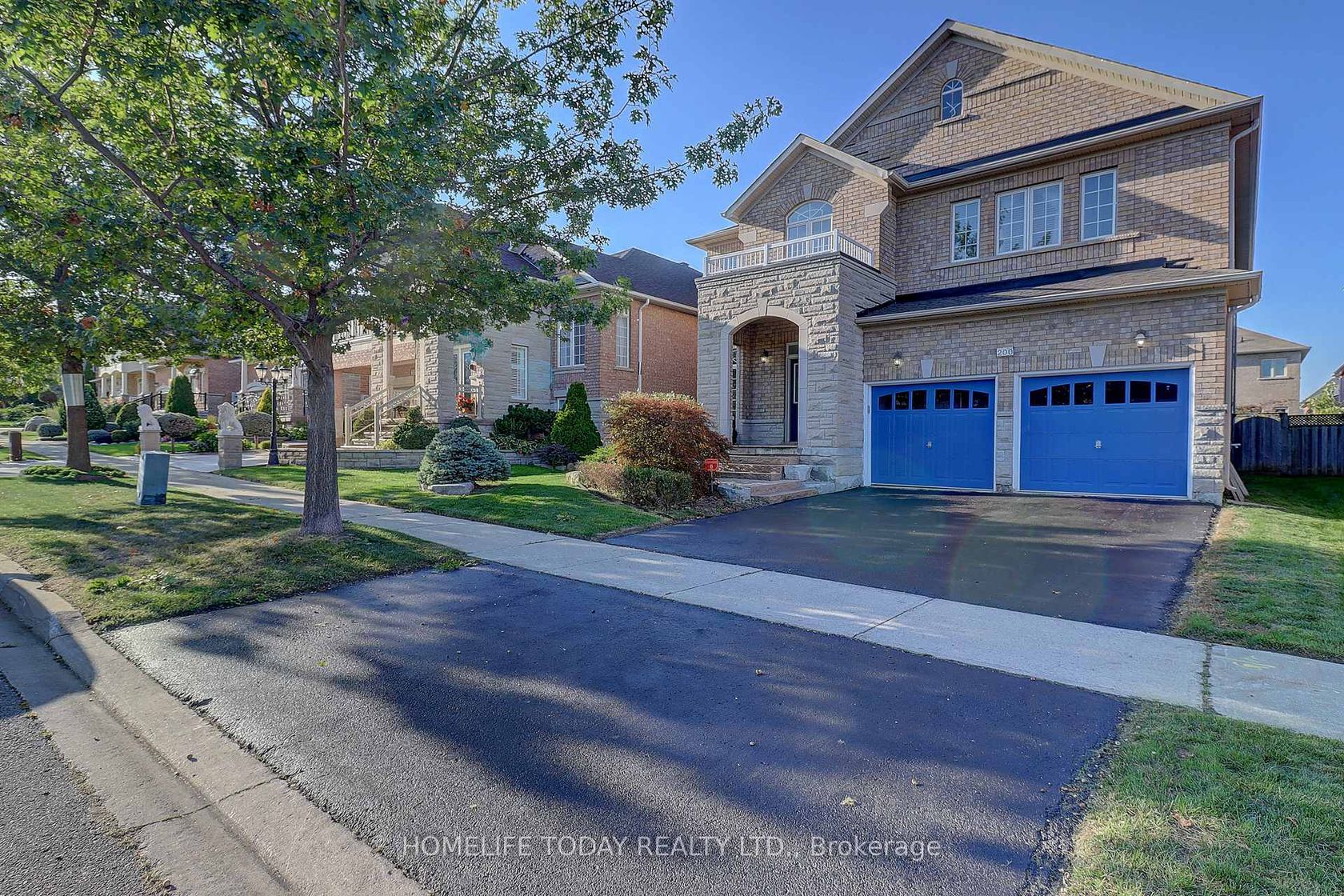 200 Ivy Glen Drive, Patterson, Vaughan by Loree Meneguzzi Real Estate 200 Ivy Glen Drive, Patterson, Vaughan
