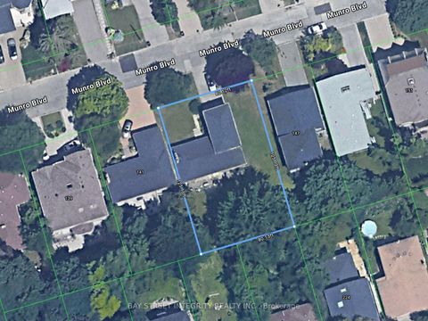 Photo 3 at 143 Munro Boulevard, Windfields, Toronto Photo 3 at 143 Munro Boulevard, Windfields, Toronto