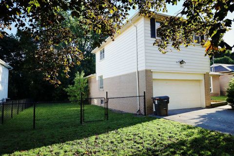 Photo 5 at 143 Munro Boulevard, Windfields, Toronto