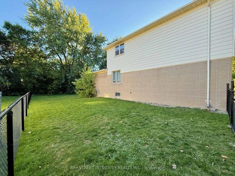 Photo 7 at 143 Munro Boulevard, Windfields, Toronto Photo 7 at 143 Munro Boulevard, Windfields, Toronto