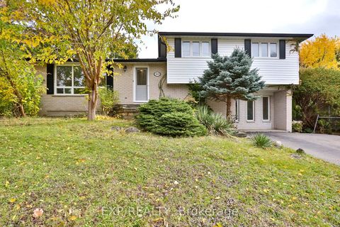 Photo 2 at 165 Carlson Drive, College Manor, Newmarket