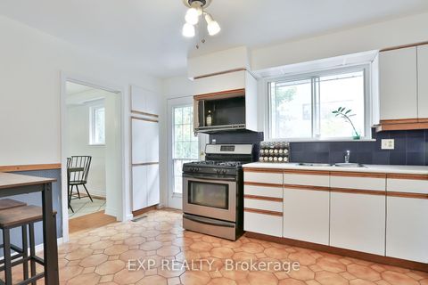 Photo 9 at 165 Carlson Drive, College Manor, Newmarket