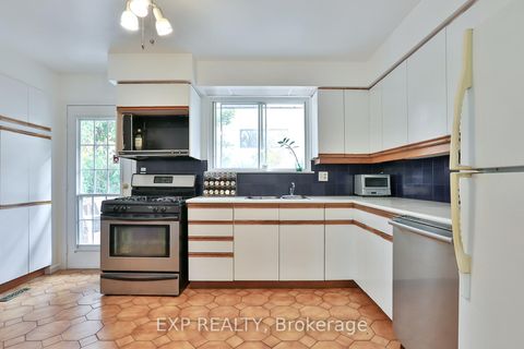 Photo 11 at 165 Carlson Drive, College Manor, Newmarket