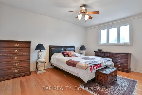 Photo 12 at 165 Carlson Drive, College Manor, Newmarket