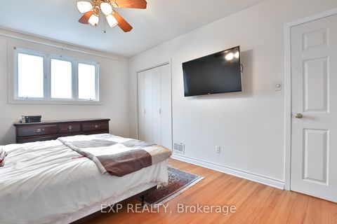 Photo 14 at 165 Carlson Drive, College Manor, Newmarket