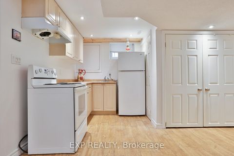 Photo 33 at 165 Carlson Drive, College Manor, Newmarket