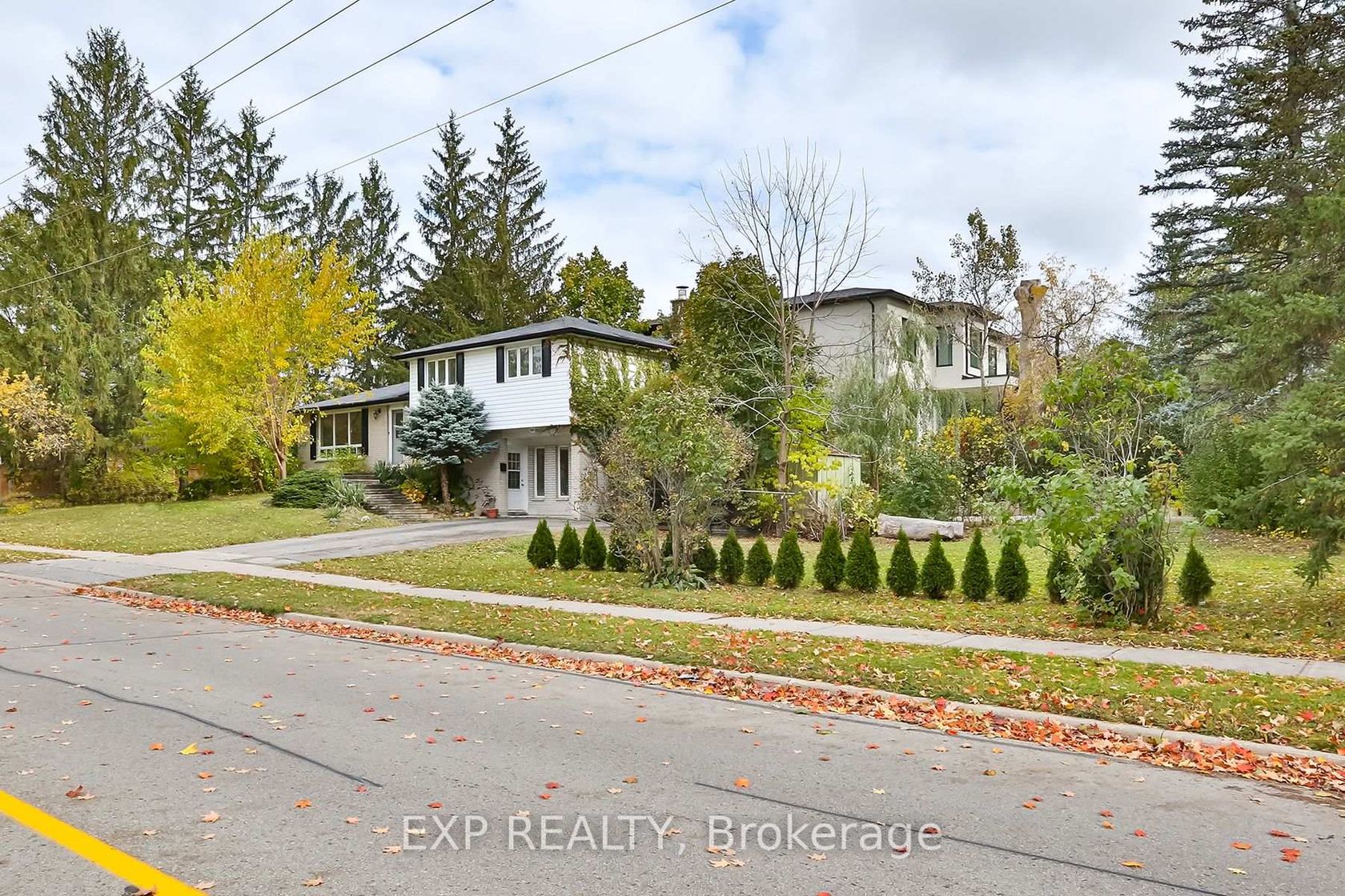165 Carlson Drive, College Manor, Newmarket photo number 2