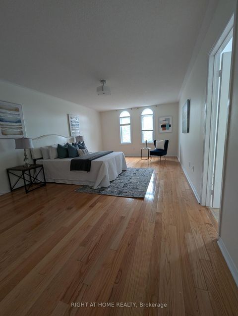 Photo 10 at 158 Hollywood hill Circle, Vellore Village, Vaughan