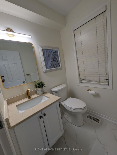 Photo 16 at 158 Hollywood hill Circle, Vellore Village, Vaughan