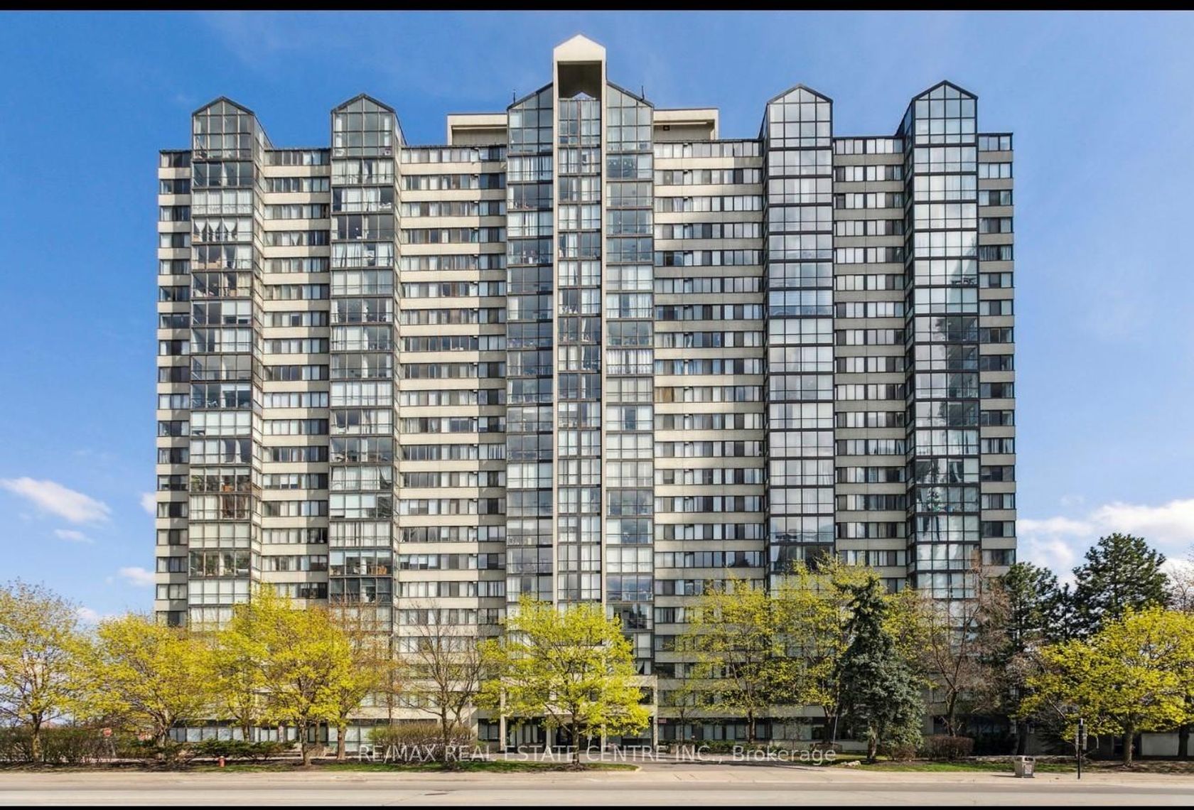 411 - 350 Webb Drive, City Centre, Mississauga 