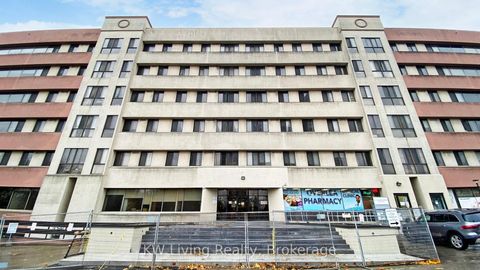 Photo 2 at 306 - 10 Gateway Boulevard, Flemingdon Park, Toronto