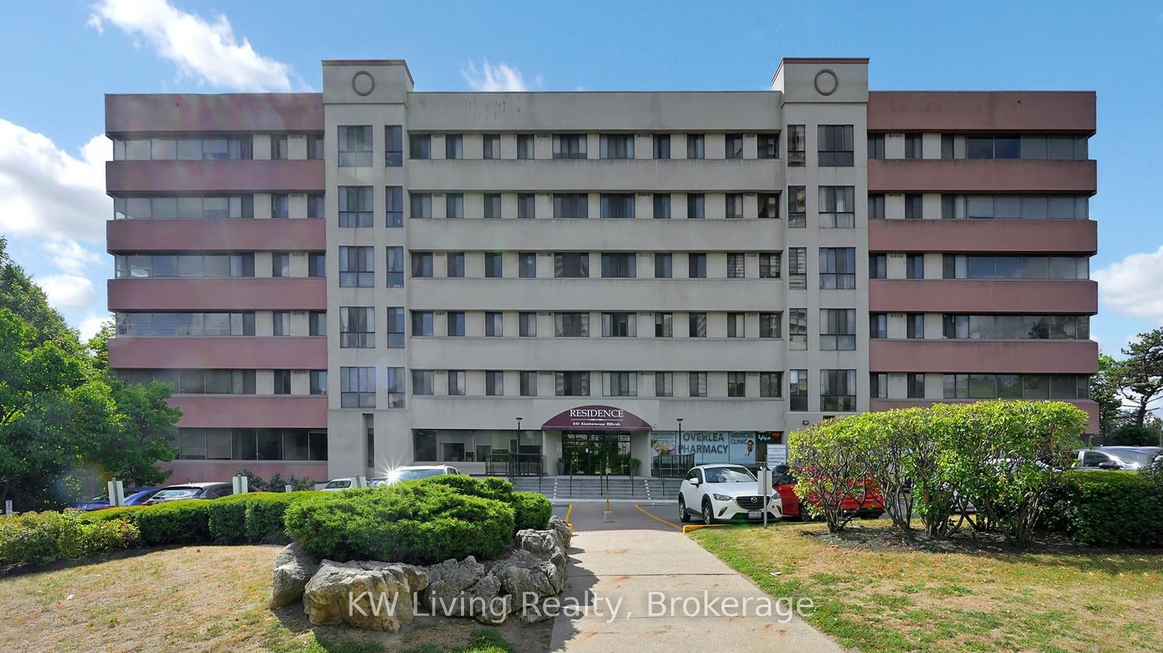 306 - 10 Gateway Boulevard, Flemingdon Park, Toronto by Loree Meneguzzi Real Estate 306 - 10 Gateway Boulevard, Flemingdon Park, Toronto