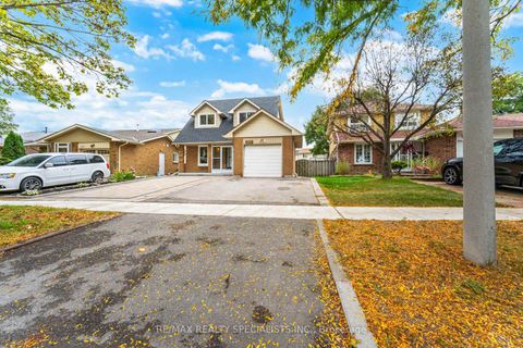 Photo 4 at 317 Port Royal Trail, Milliken, Toronto