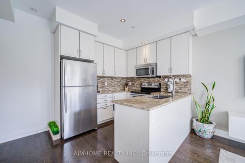 Photo 11 at 6 - 11 Eldora Avenue, Newtonbrook West, Toronto