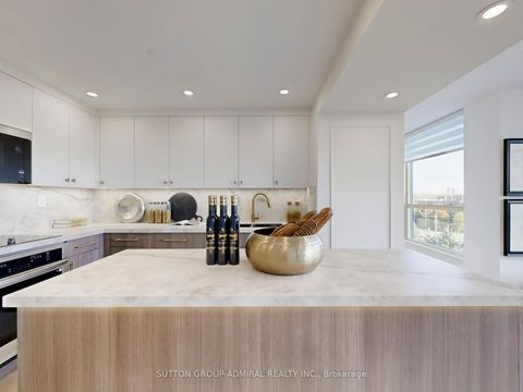 Photo 18 at 704 - 1 Clark Avenue W, Yorkhill, Vaughan