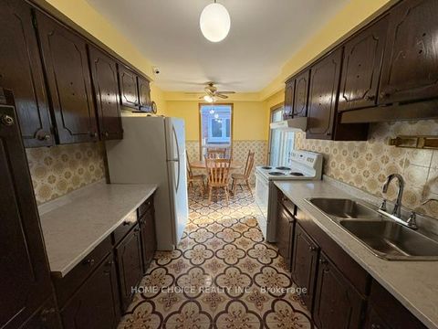 Photo 12 at 27 TERRYHILL Crescent E, Agincourt North, Toronto