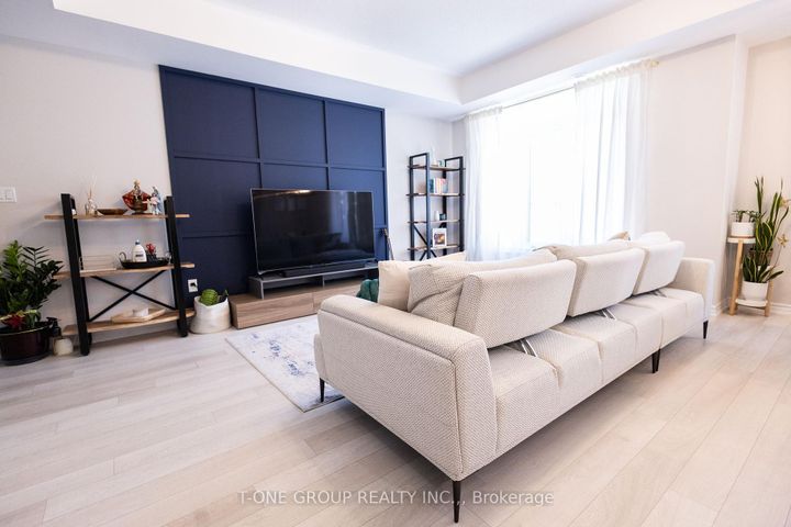 Photo 3 at 7 - 2728 William Jackson Drive, Duffin Heights, Pickering