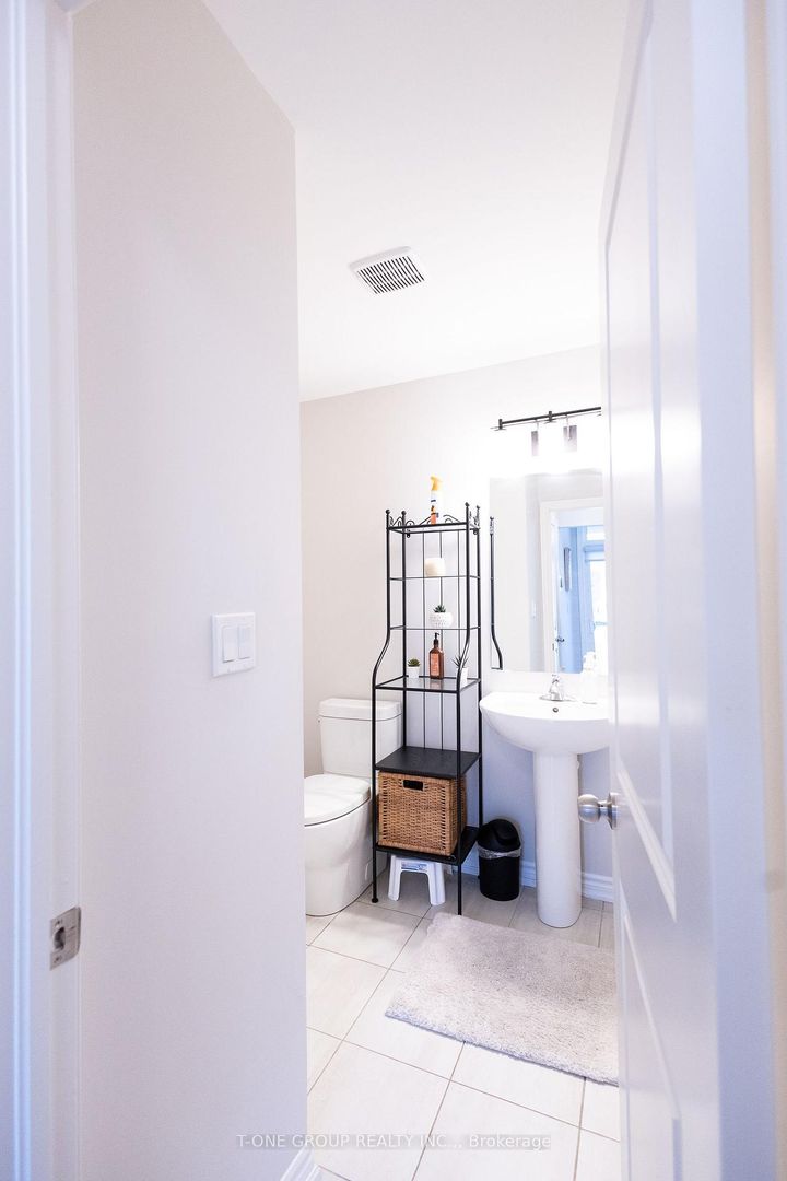 Photo 7 at 7 - 2728 William Jackson Drive, Duffin Heights, Pickering