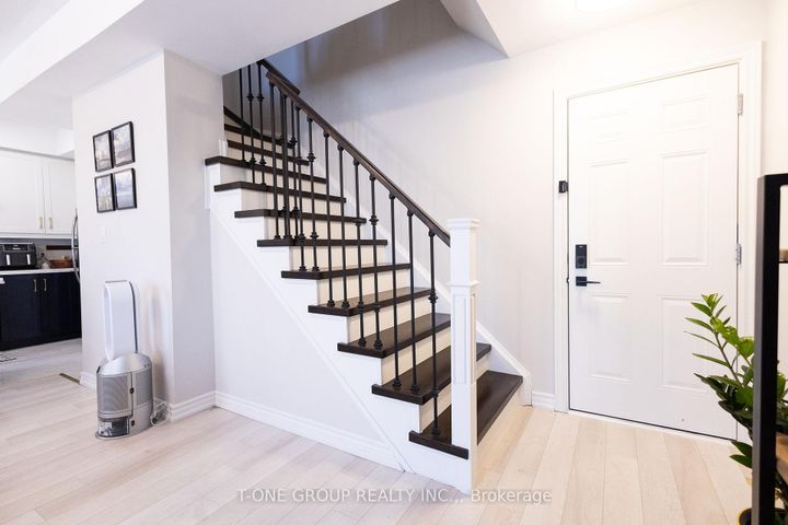 Photo 8 at 7 - 2728 William Jackson Drive, Duffin Heights, Pickering