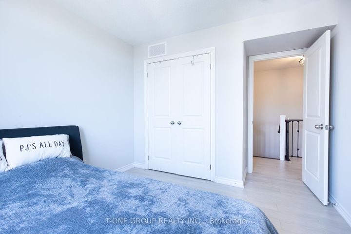 Photo 12 at 7 - 2728 William Jackson Drive, Duffin Heights, Pickering