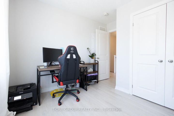 Photo 13 at 7 - 2728 William Jackson Drive, Duffin Heights, Pickering