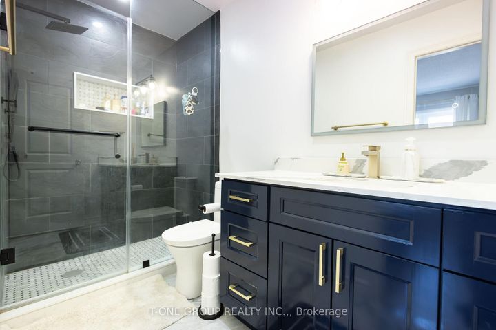 Photo 15 at 7 - 2728 William Jackson Drive, Duffin Heights, Pickering