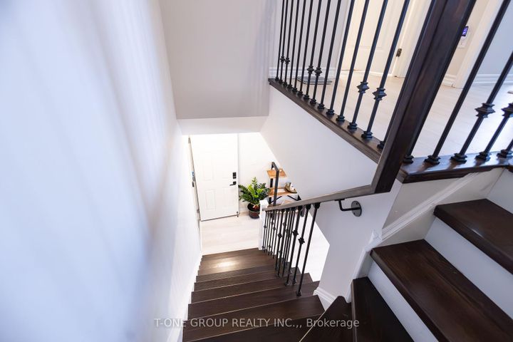 Photo 17 at 7 - 2728 William Jackson Drive, Duffin Heights, Pickering