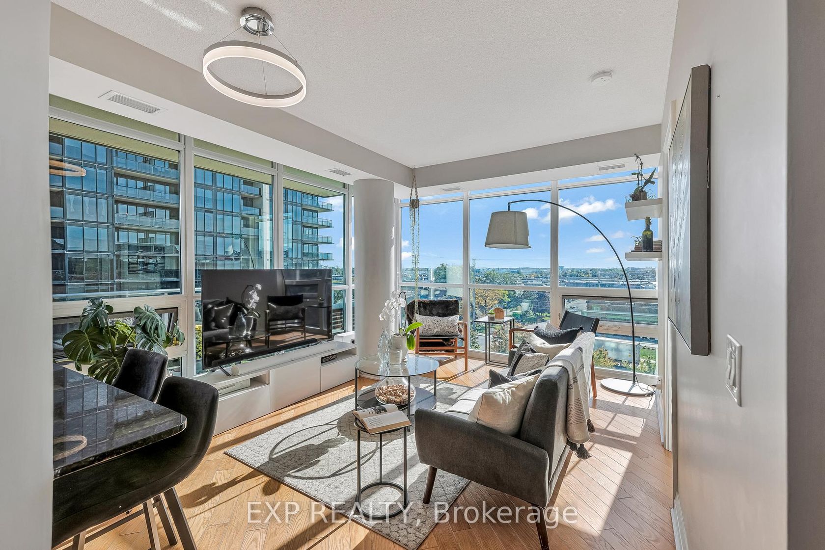 611 - 1055 Southdown Road, Clarkson, Mississauga 