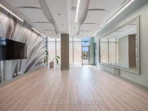 Photo 4 at 413 - 10 Gatineau Drive, Beverley Glen, Vaughan