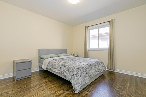 Photo 16 at 741 College Manor Drive, College Manor, Newmarket