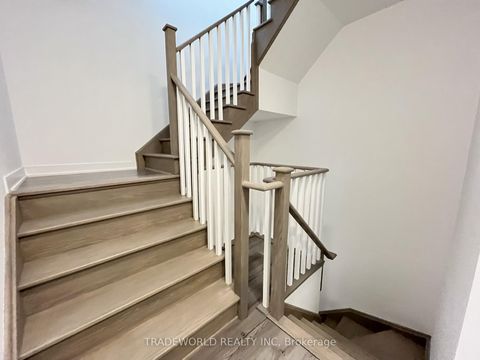 Photo 14 at 127 - 3020 Trailside Drive, GO Glenorchy, Oakville
