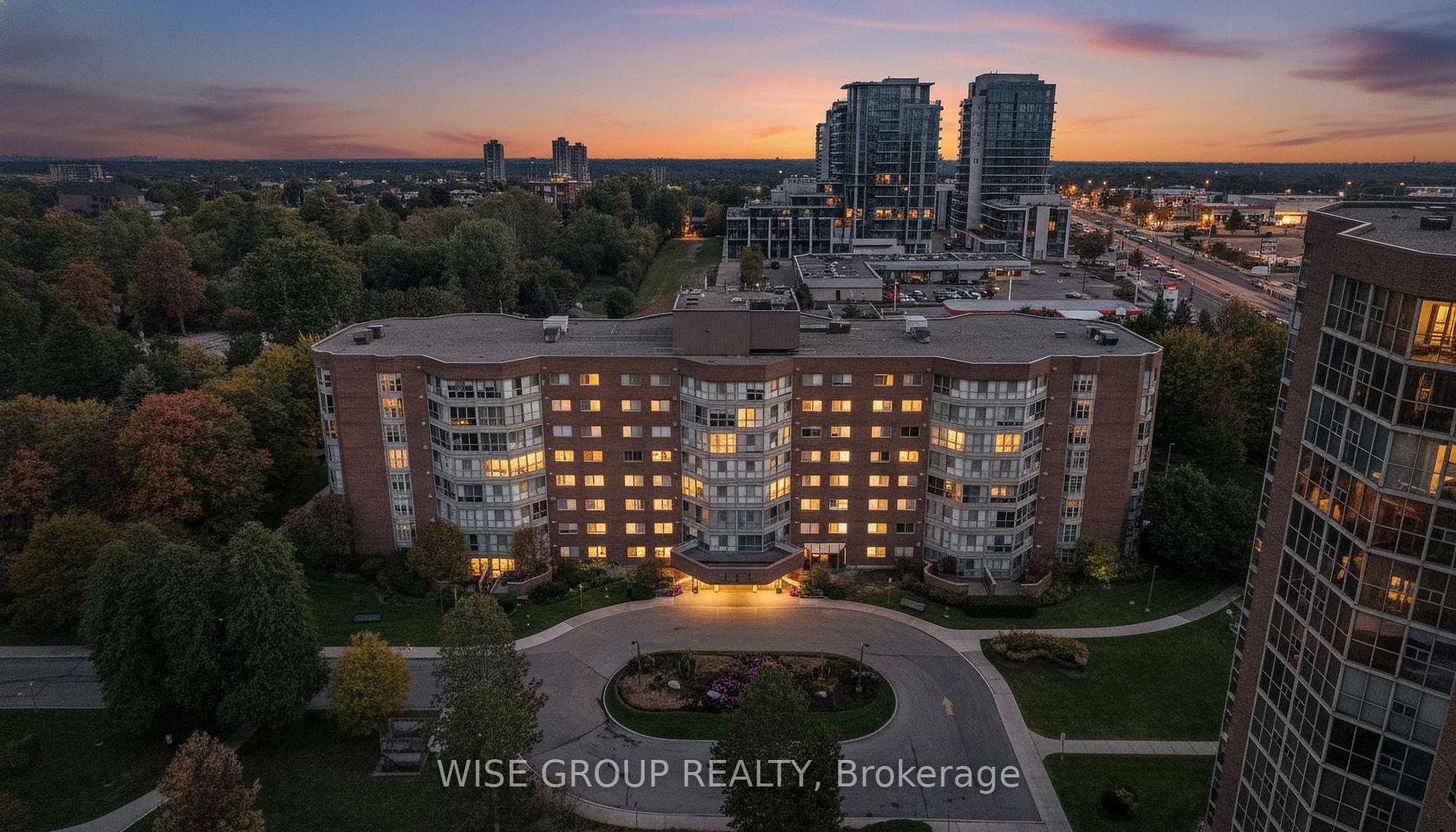 113 - 5 Weldrick Road W, North Richvale, Richmond Hill 