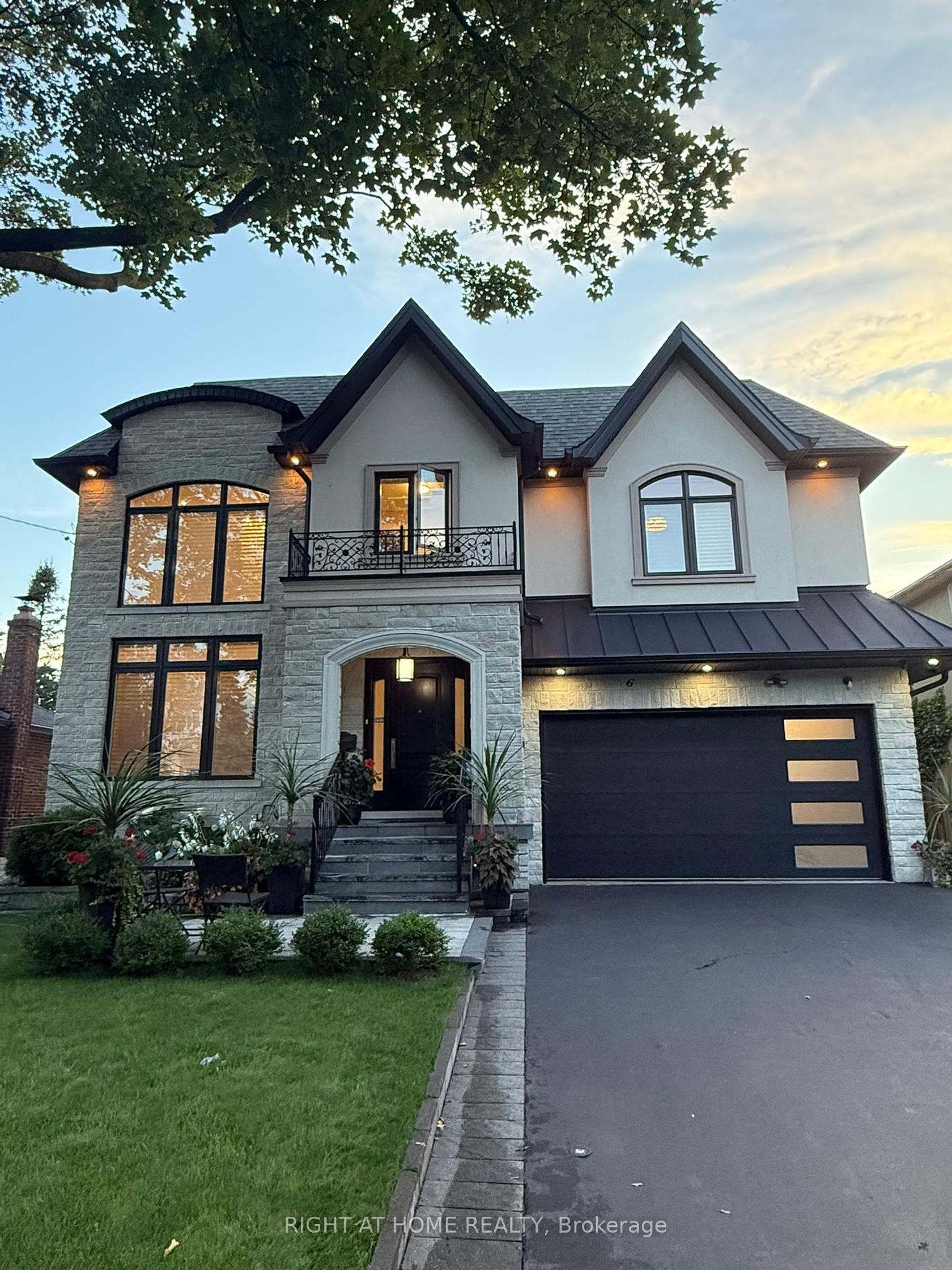 6 Burnelm Drive, City Centre West, Toronto 