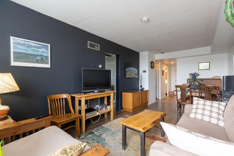 Photo 8 at 404 - 117 Gerrard Street E, Yonge Corridor, Toronto