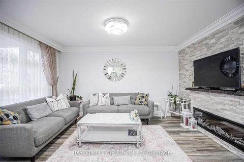 Photo 3 at 168 Regent Road, CFB, Toronto