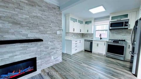 Photo 4 at 168 Regent Road, CFB, Toronto