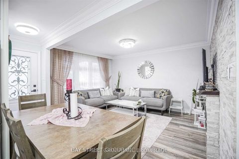 Photo 7 at 168 Regent Road, CFB, Toronto