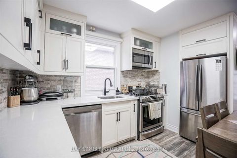 Photo 9 at 168 Regent Road, CFB, Toronto Photo 9 at 168 Regent Road, CFB, Toronto