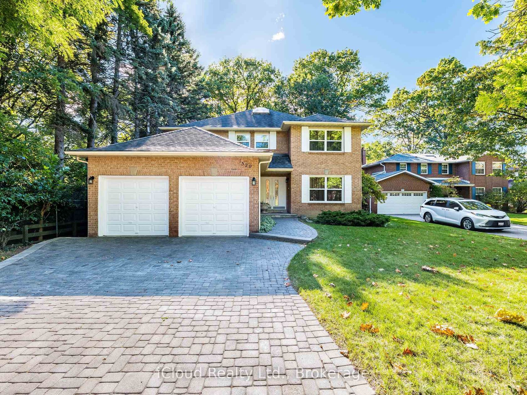 1529 Ballyclare Drive, Erindale, Mississauga 