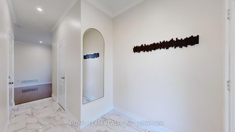 Photo 4 at 246 Lauderdale Drive, Patterson, Vaughan