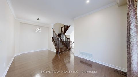 Photo 5 at 246 Lauderdale Drive, Patterson, Vaughan