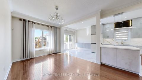 Photo 7 at 246 Lauderdale Drive, Patterson, Vaughan