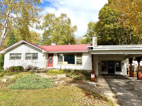 Photo 2 at 234 Oak Street, Stayner, Clearview