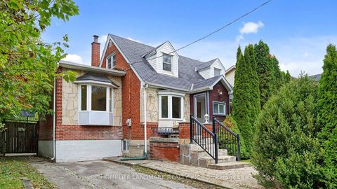 Photo 1 at 47 Dromore Crescent, Newtonbrook West, Toronto