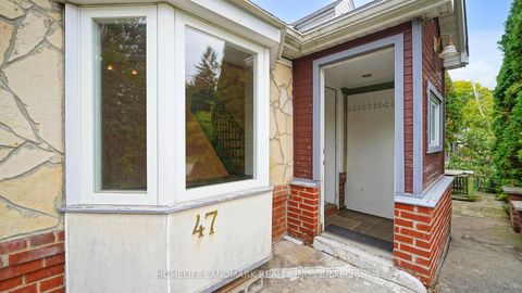 Photo 4 at 47 Dromore Crescent, Newtonbrook West, Toronto