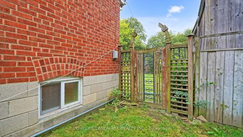 Photo 6 at 47 Dromore Crescent, Newtonbrook West, Toronto