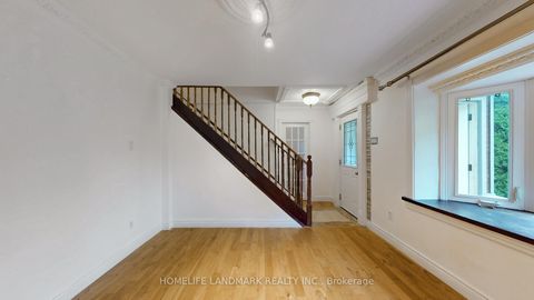 Photo 9 at 47 Dromore Crescent, Newtonbrook West, Toronto