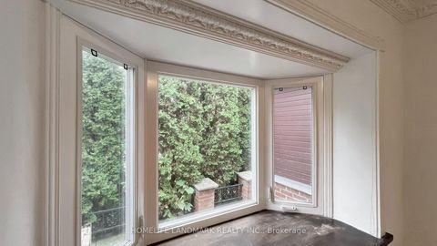 Photo 11 at 47 Dromore Crescent, Newtonbrook West, Toronto