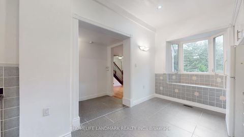 Photo 15 at 47 Dromore Crescent, Newtonbrook West, Toronto